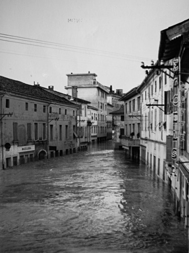 Via Vittorio Veneto come si presentava il 5 novembre 1966