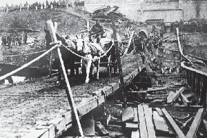 Ponte provvisorio sul Tagliamento appena ripristinato dagli austro-ungarici