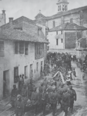 1917. Latisana,Via Dietro Chiesa, funerale di un soldato prima dell’invasione austriaca.
