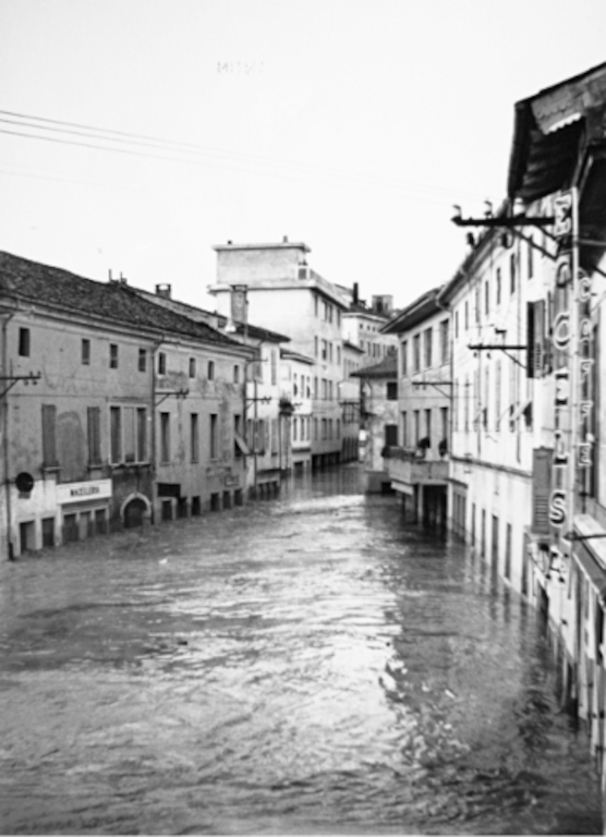Via Vittorio Veneto come si presentava il 5 novembre 1966