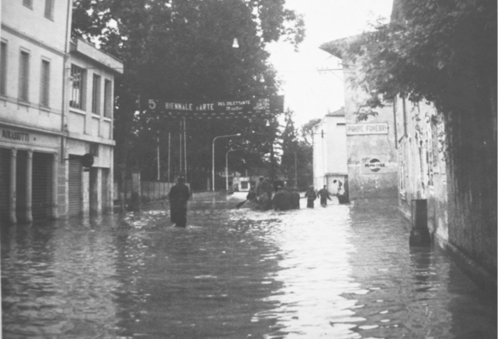 Via Vendramin, presso la Ferramenta Morassutti