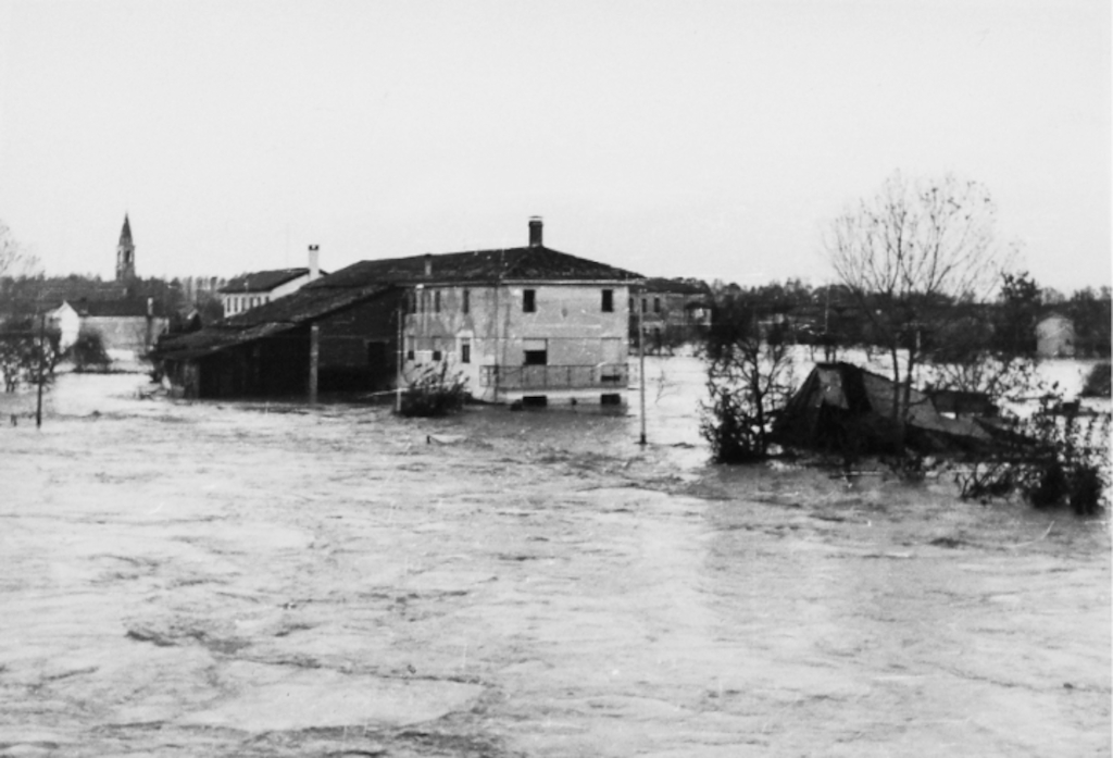 Latisanotta, lungo Via Roma