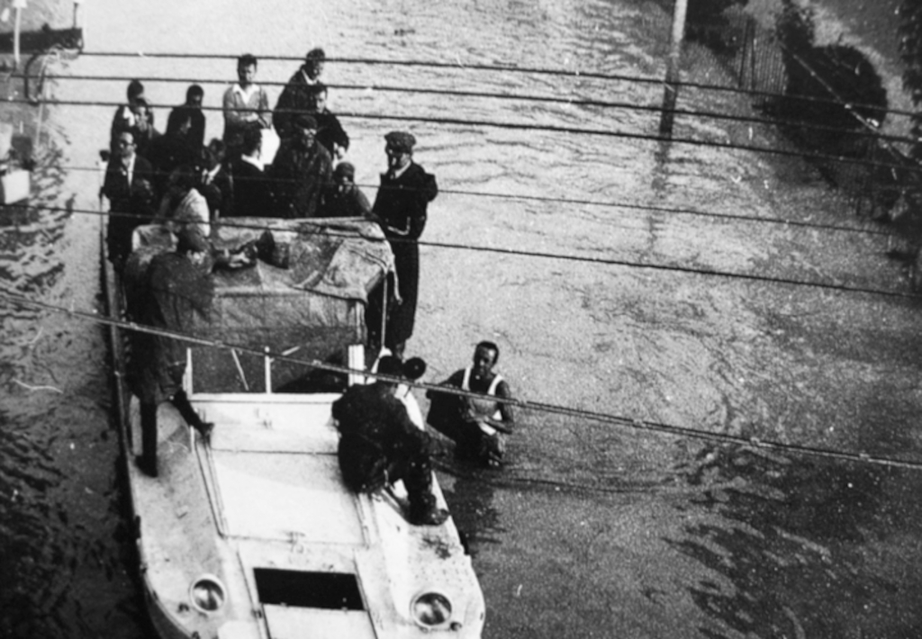 Mezzi anfibi in perlustazione a Latisanotta