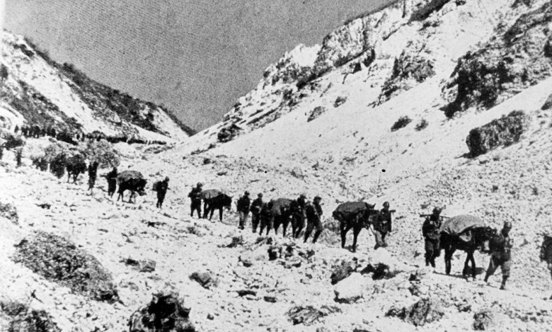 Salmerie attraverso le montagne nella Campagna di Grecia