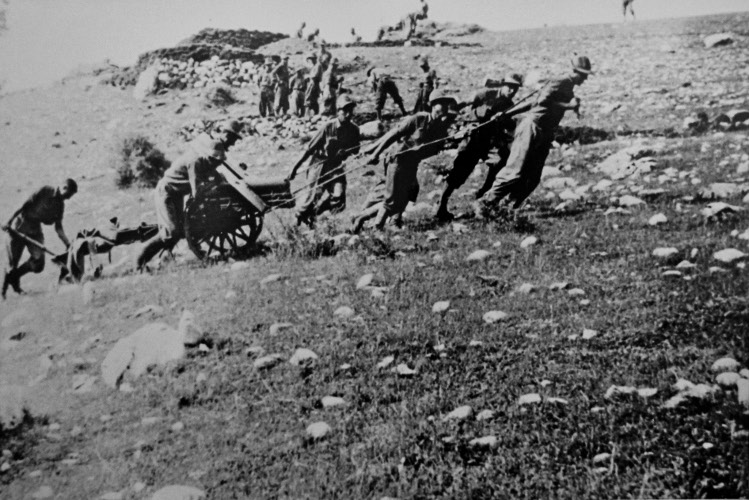 Alpini in manovra sul forte di quota 1177