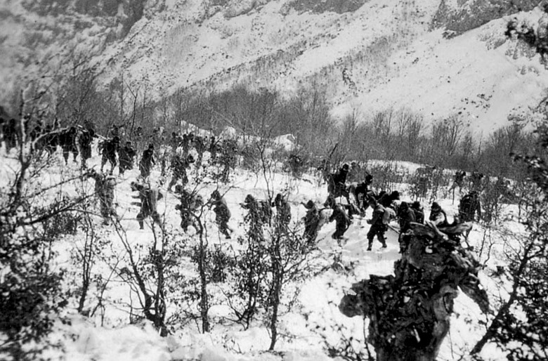 Dicembre 1942. Alpini lungo il fronte del Don.