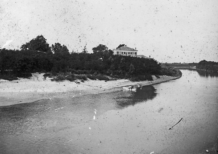 La sponda destra del Tagliamento con vista Villa Ivancich