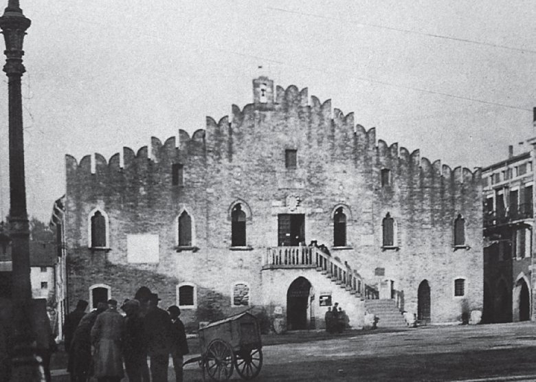 Portogruaro, 20.11.1917. Il Palazzo municipale