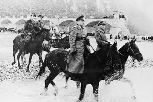 Il comandante della Divisione cosacca Domanov e il maggiore delle SS, Von Alvensleben