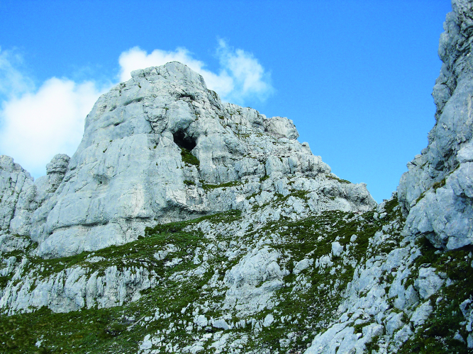 Una caverna del massiccio Castrein
