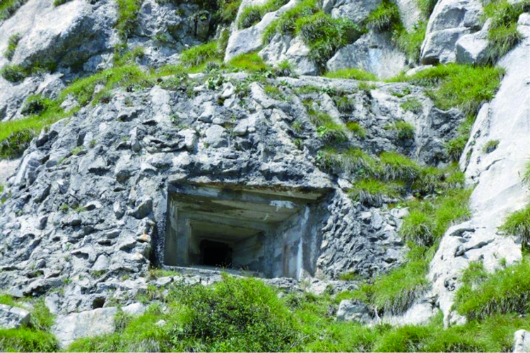 Primo piano dell'appostamento sopra il dosso dello Schulter.