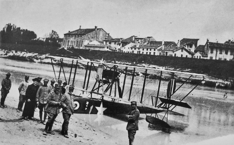 Idrovolante della regia marina italiana
